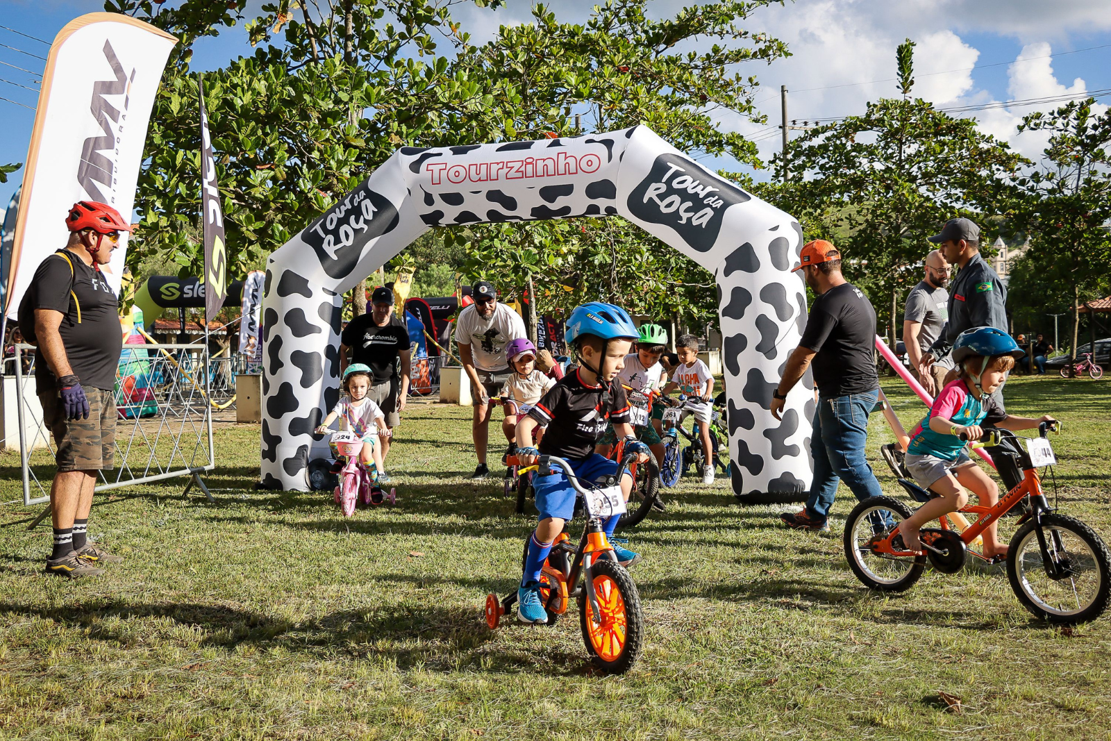 Crianças no Tourzinho
