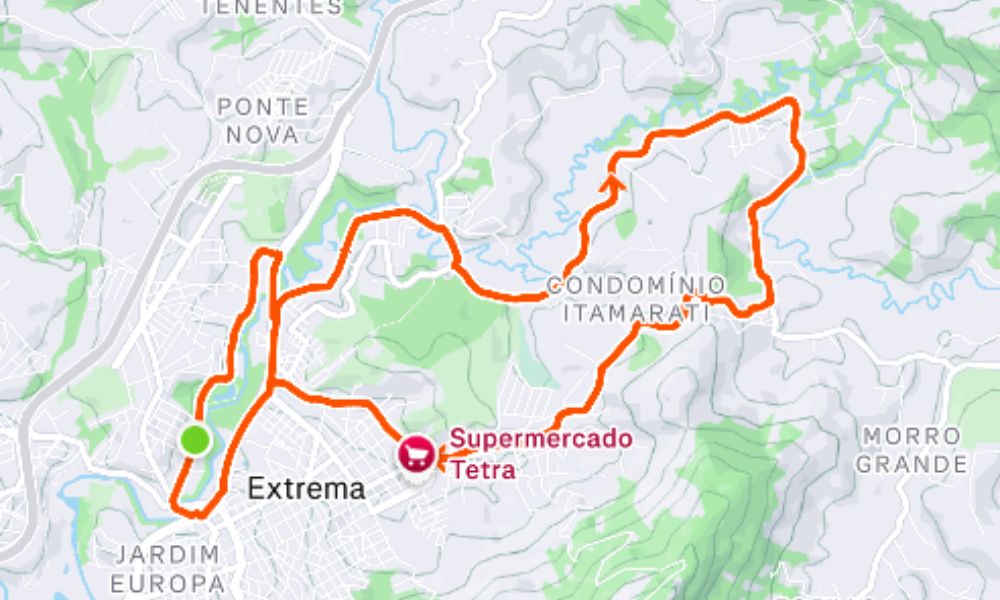 Ciclistas no trajeto Light em Extrema