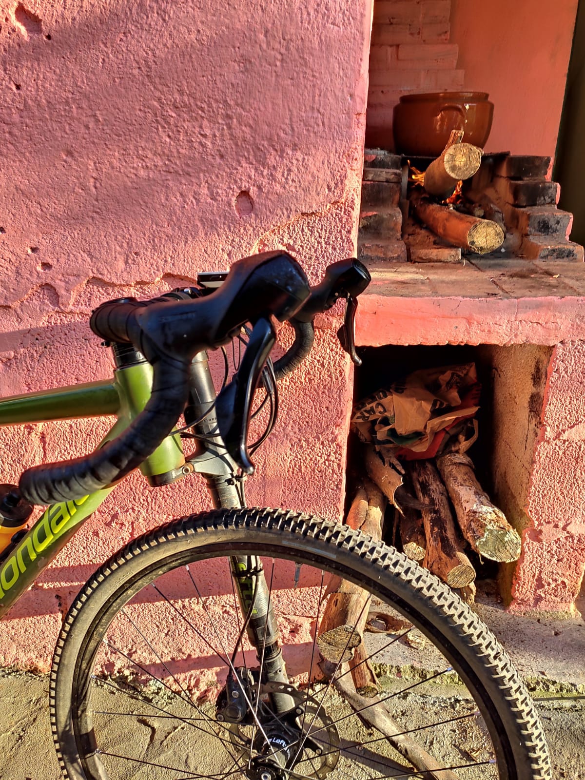 Bicicletas de diferentes estilos em evento de cicloturismo